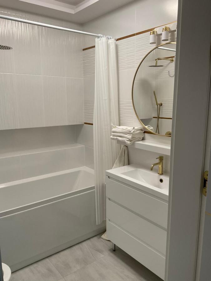 Apartament „Dwie Wieze” Apartment Катовице Екстериор снимка